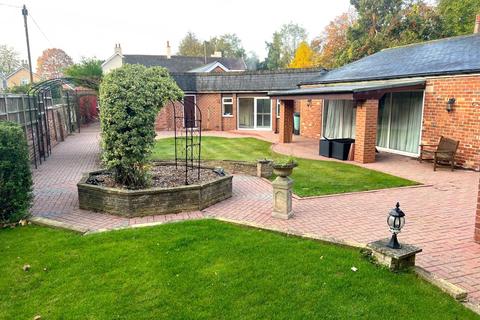 4 bedroom detached bungalow to rent, High Street, Boston Spa, Wetherby, West Yorkshire, LS23 6AL