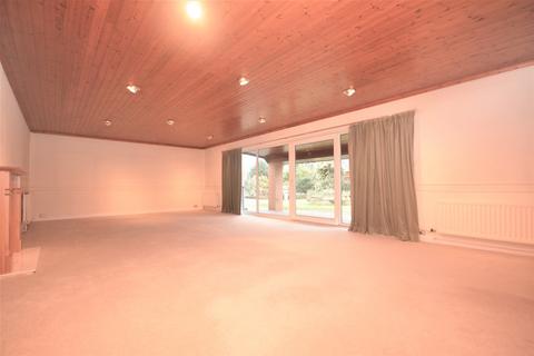 4 bedroom detached bungalow to rent, High Street, Boston Spa, Wetherby, West Yorkshire, LS23 6AL