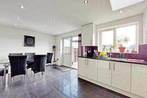 43 Warden Avenue, Harrow, HA2 9LL