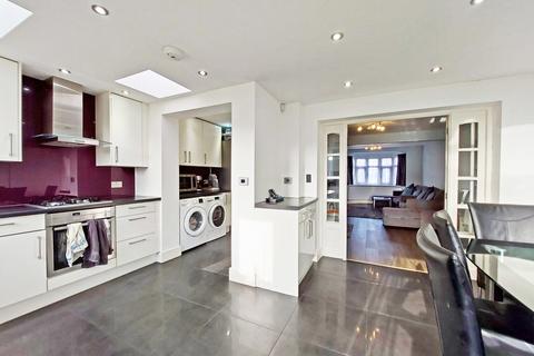 43 Warden Avenue, Harrow, HA2 9LL