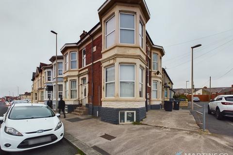 2 bedroom apartment to rent, Dickson Road, Blackpool FY1