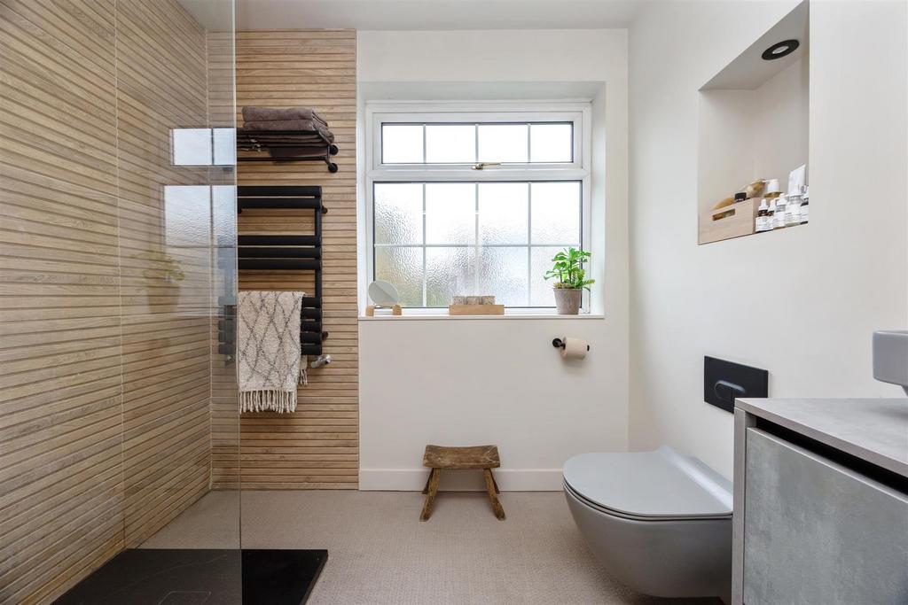 Family Shower Room/WC