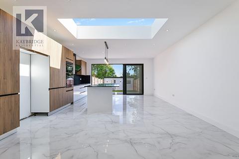 73 Bridgewood Road, Worcester Park, KT4 8XR