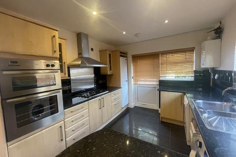4 bedroom semi-detached house to rent, Rough Common Road, Canterbury CT2