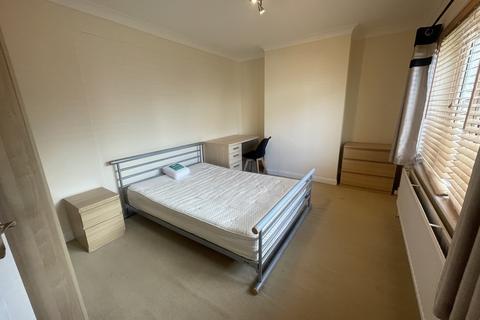 4 bedroom semi-detached house to rent, Rough Common Road, Canterbury CT2