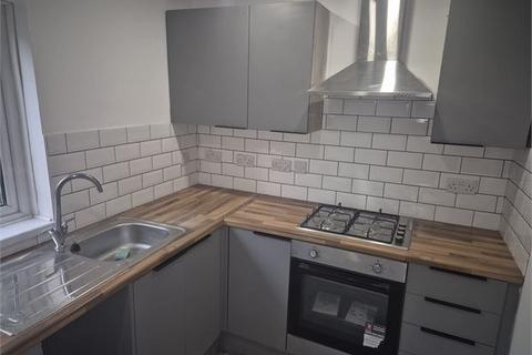 3 bedroom terraced house to rent, Castle Street, Cwmparc,