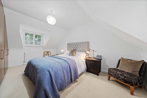 82 Alington Grove, Wallington, SM6 9NG