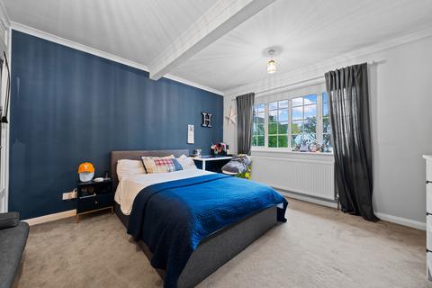82 Alington Grove, Wallington, SM6 9NG