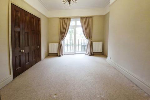 2 bedroom ground floor flat to rent, Buckstone Drive, Leeds LS19