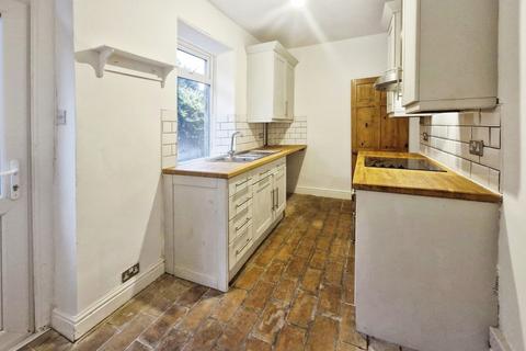 2 bedroom terraced house to rent, Woodbine Terrace, Leeds LS18