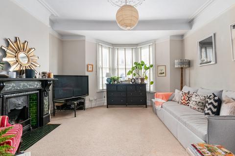 2 bedroom flat to rent, Trinity Road, Tooting Bec SW17