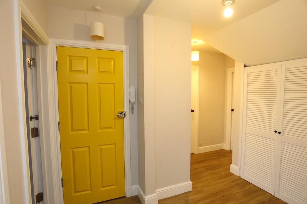 Stanley Road, Felixstowe IP11 2 bed apartment to rent £1,050 pcm (£
