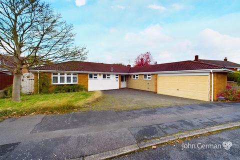 4 bedroom detached bungalow for sale, Grassholme Drive, Loughborough