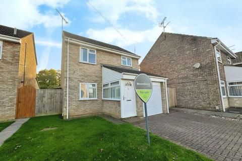 3 bedroom detached house to rent, Hollinsmoor, Swindon, SN3 6NJ