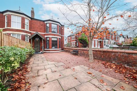 4 bedroom end of terrace house for sale, Aughton Road, Southport PR8