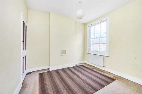 3 bedroom terraced house to rent, Ronver Road, London SE12