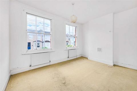 3 bedroom terraced house to rent, Ronver Road, London SE12