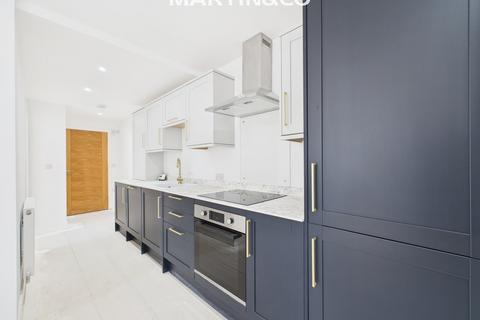 2 bedroom apartment for sale, Oakingham Court, Heath Hill Road North