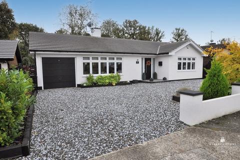 2 bedroom detached bungalow for sale, The Dale, Thundersley