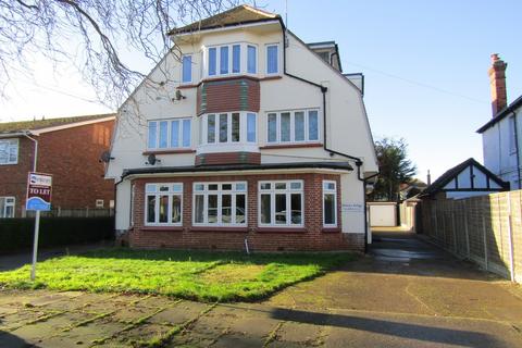 2 bedroom ground floor flat to rent, Victoria Road CO15