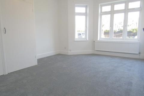 2 bedroom ground floor flat to rent, Victoria Road CO15