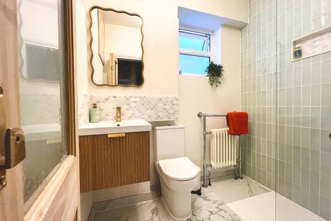 Flat B, 70 Wrentham Avenue, London, NW10 3HG