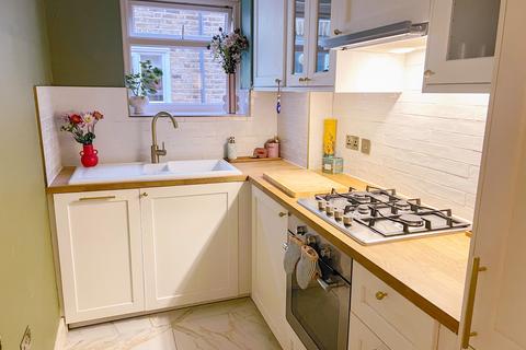 Flat B, 70 Wrentham Avenue, London, NW10 3HG