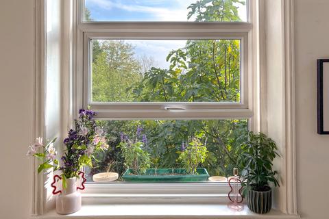 Flat B, 70 Wrentham Avenue, London, NW10 3HG