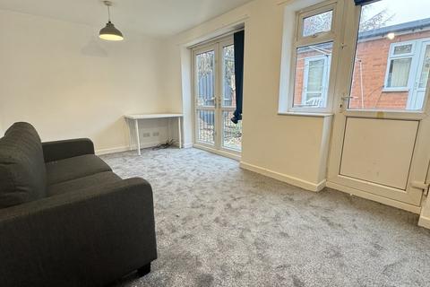 2 bedroom flat to rent, Cantebury Drive, Leeds LS6