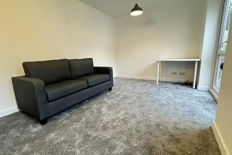 2 bedroom flat to rent, Cantebury Drive, Leeds LS6