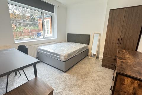 2 bedroom flat to rent, Cantebury Drive, Leeds LS6