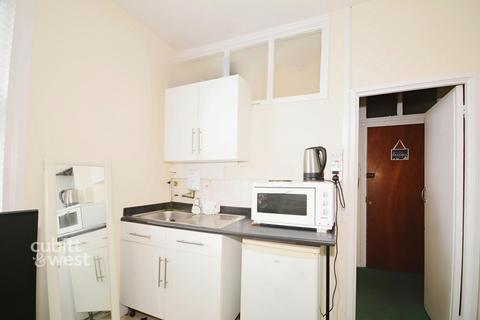 Studio to rent, Holland Road Hove BN3