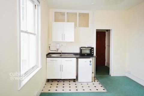 Studio to rent, Holland Road Hove BN3