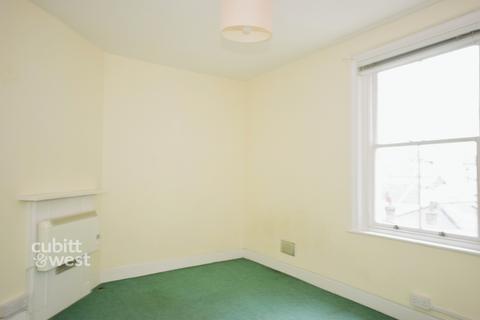 Studio to rent, Holland Road Hove BN3