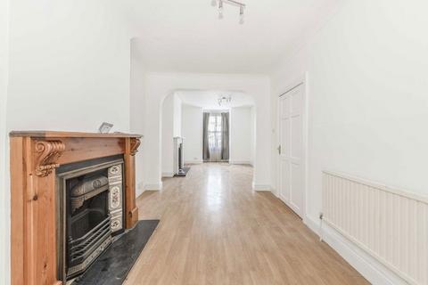 2 bedroom terraced house to rent, Cochrane Road, London SW19