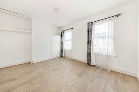 2 bedroom terraced house to rent, Cochrane Road, London SW19