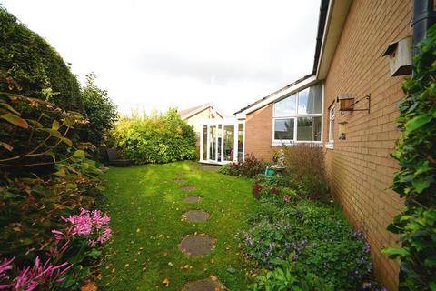 3 bedroom detached bungalow for sale, Heath Lane, Chester