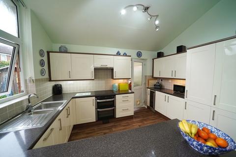 3 bedroom detached bungalow for sale, Heath Lane, Chester