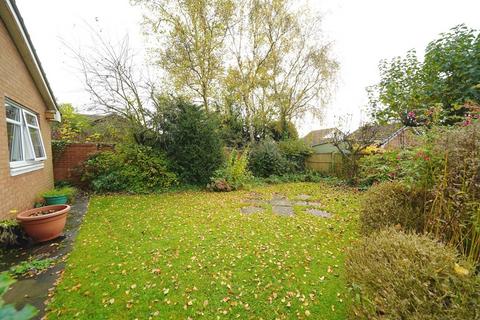 3 bedroom detached bungalow for sale, Heath Lane, Chester