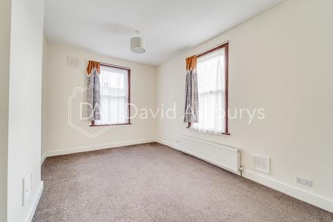 3 bedroom semi-detached house to rent, Avenue Road, Southgate, London