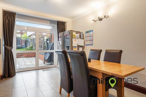 34 Woodfield Drive, East Barnet, Barnet, EN4 8PA