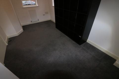 2 bedroom end of terrace house to rent, Jensen Mews, Hull