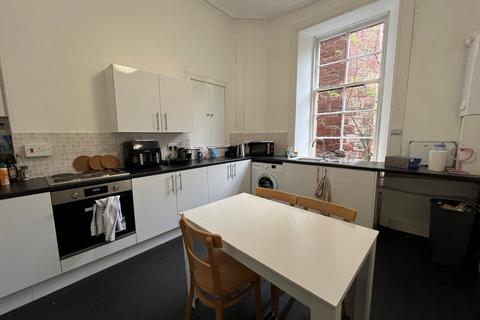 3 bedroom apartment to rent, 0/1, 1 Vinicombe Street, Hillhead, G12 8BH