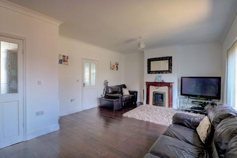 3 bedroom semi-detached house to rent, Pincott Road, Bexleyheath