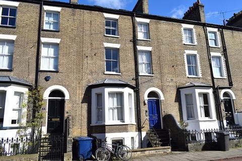 1 bedroom in a house share to rent, Bateman Street, Cambridge CB2