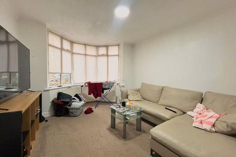 3 bedroom semi-detached house to rent, Camrose Avenue, Edgware