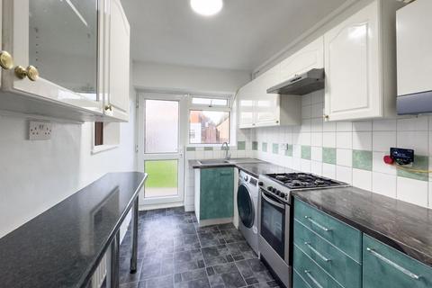 3 bedroom semi-detached house to rent, Camrose Avenue, Edgware