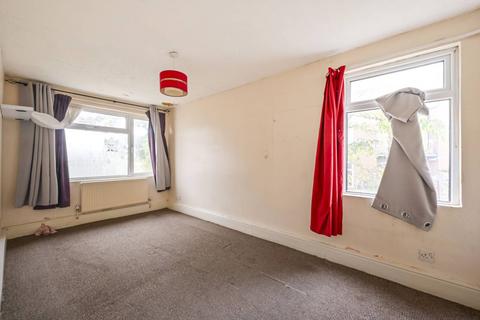 3 bedroom semi-detached house to rent, Atkinson Road, E16, Beckton, London, E16