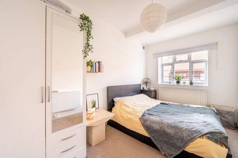 2 bedroom flat for sale, Poynders Gardens, Clapham South, London, SW4