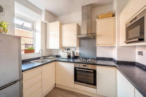 2 bedroom flat for sale, Poynders Gardens, Clapham South, London, SW4